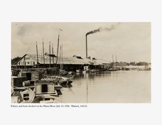 Halászati és kikötött hajók a Miami folyón, 1922. július 10.